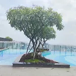 Botanica Premier - Apartment With Swimming Pool, Near The Airport