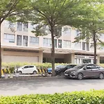Botanica Premier - Apartment With Swimming Pool, Near The Airport