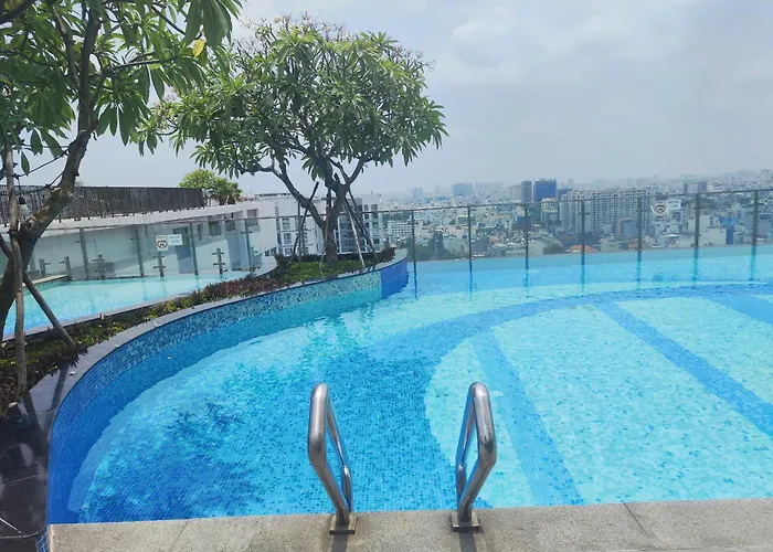 Botanica Premier - Apartment With Swimming Pool, Near The Airport