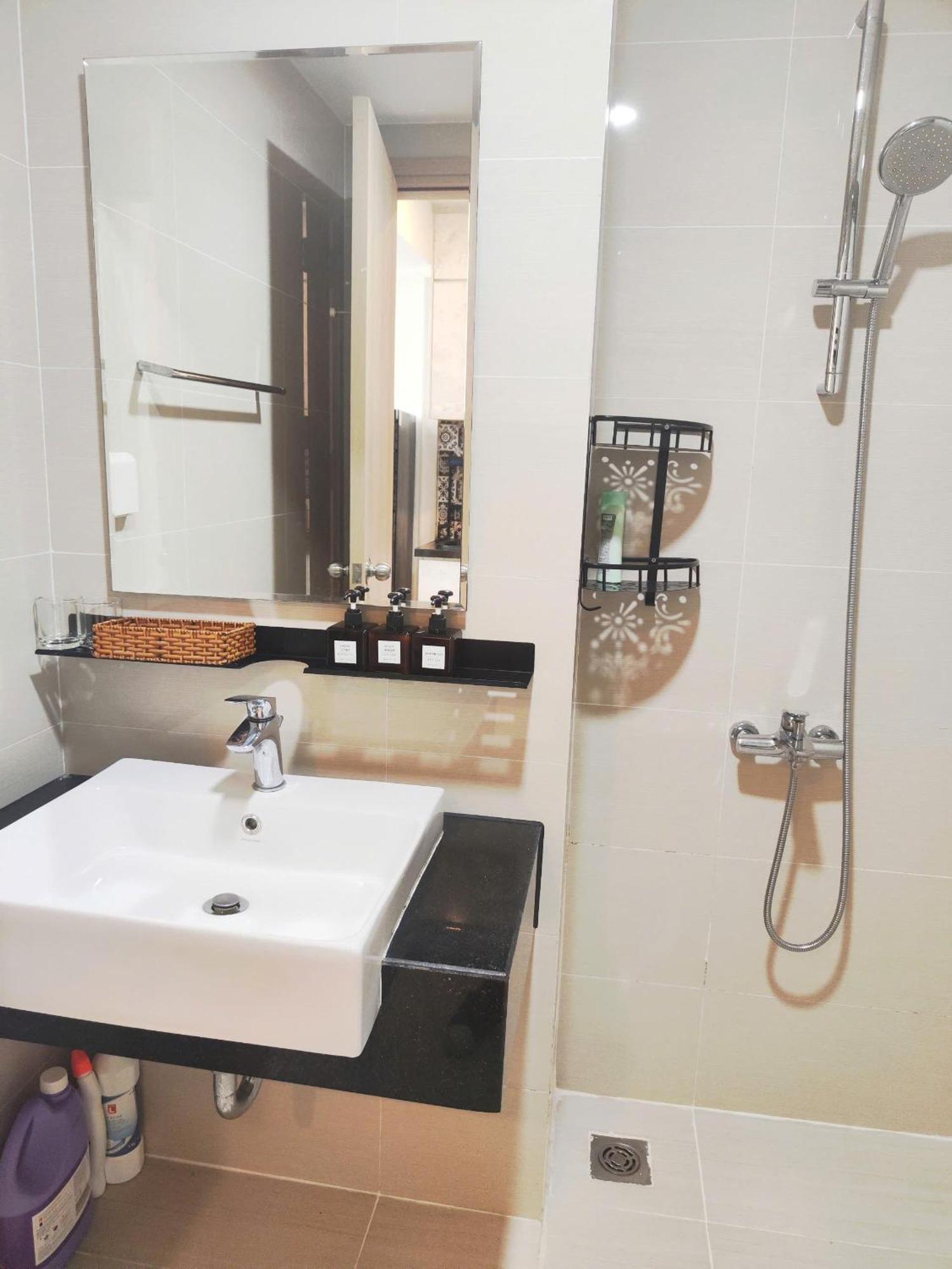 Khách sạn hẻo lánh Botanica Premier - With Swimming Pool, Near The Airport *