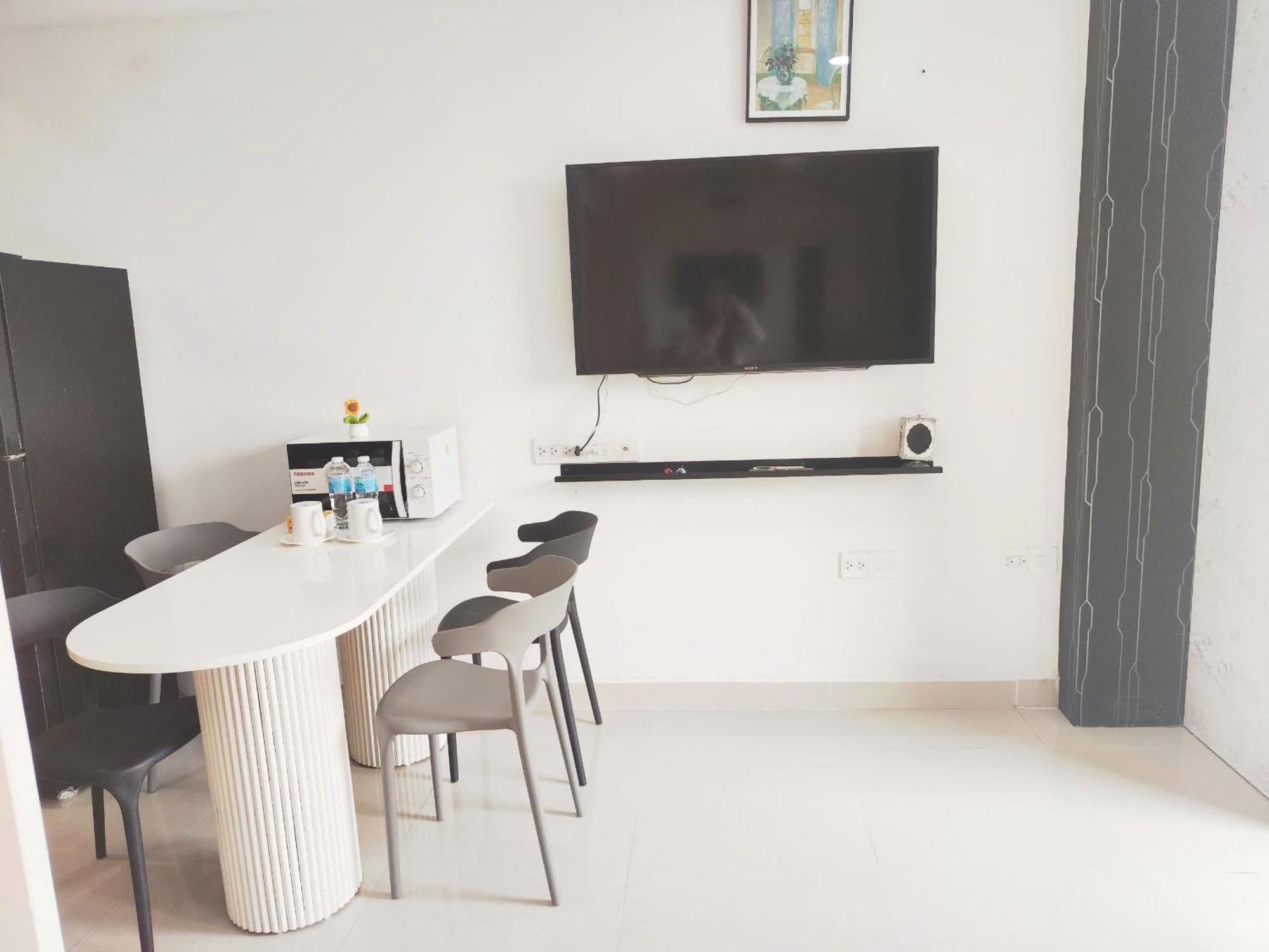 Botanica Premier - With Swimming Pool, Near The Airport