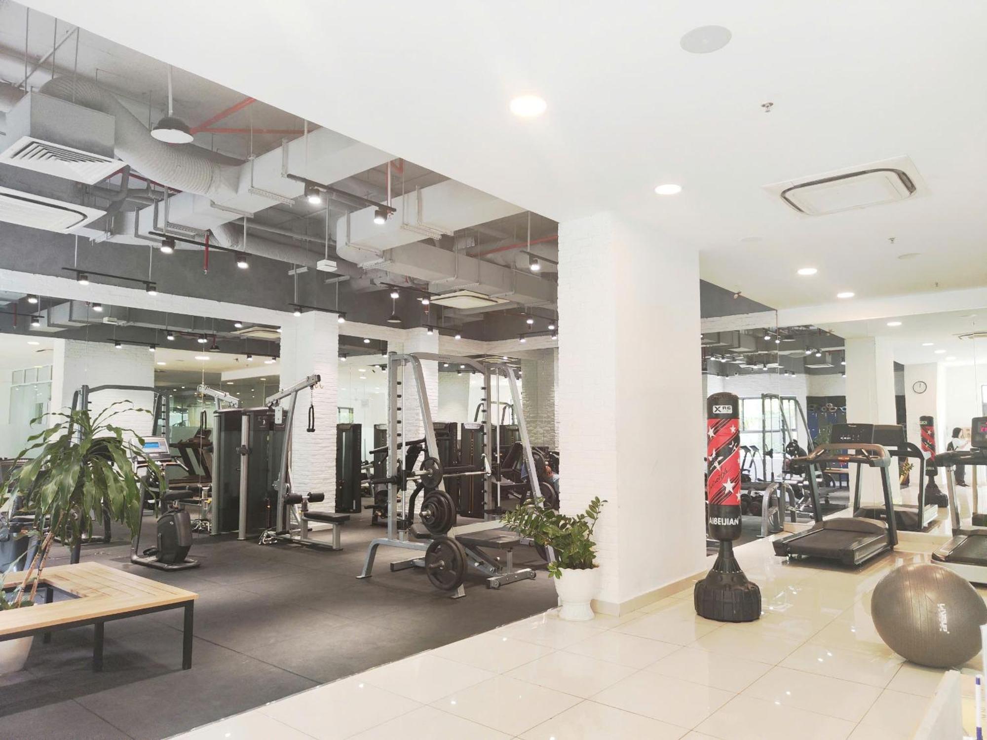 Botanica Premier - With Swimming Pool, Near The Airport Khách sạn hẻo lánh